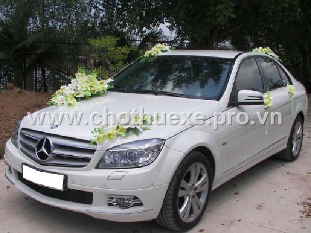 Cho thuê xe cưới màu trắng Mercerdes C250